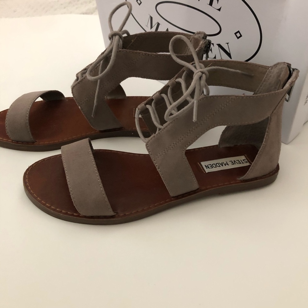 STEVE MADDEN Delgado Taupe Suede sandal  Size 6.5